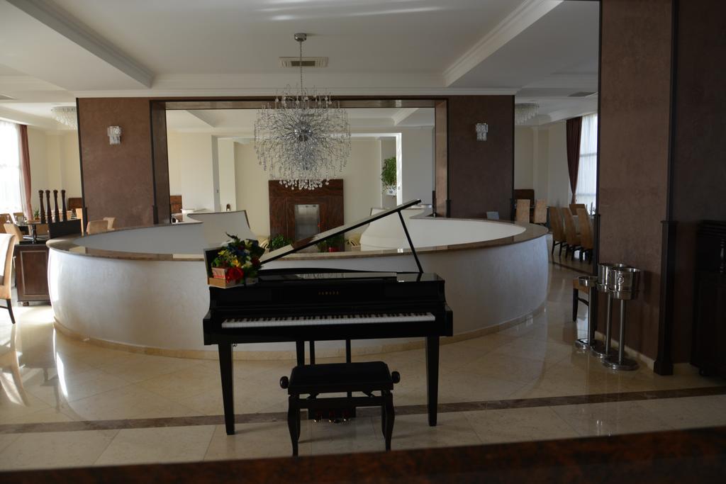 Albert Hotel 플로이에슈티 객실 사진
