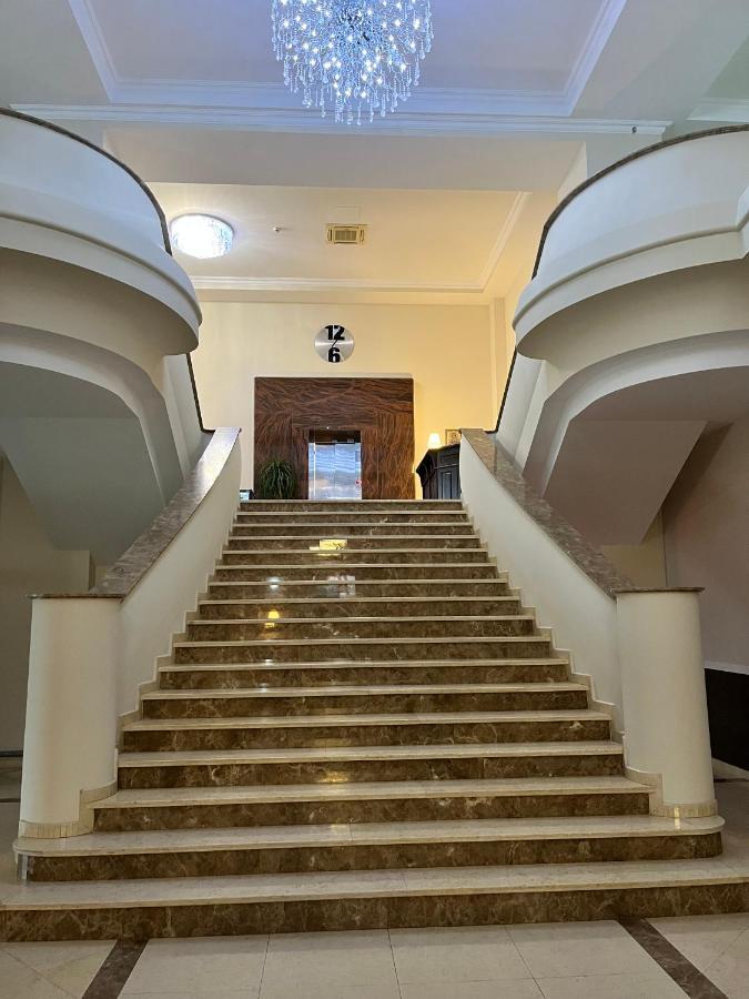 Albert Hotel 플로이에슈티 외부 사진