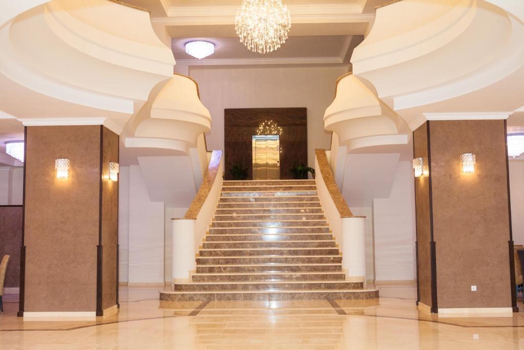 Albert Hotel 플로이에슈티 외부 사진